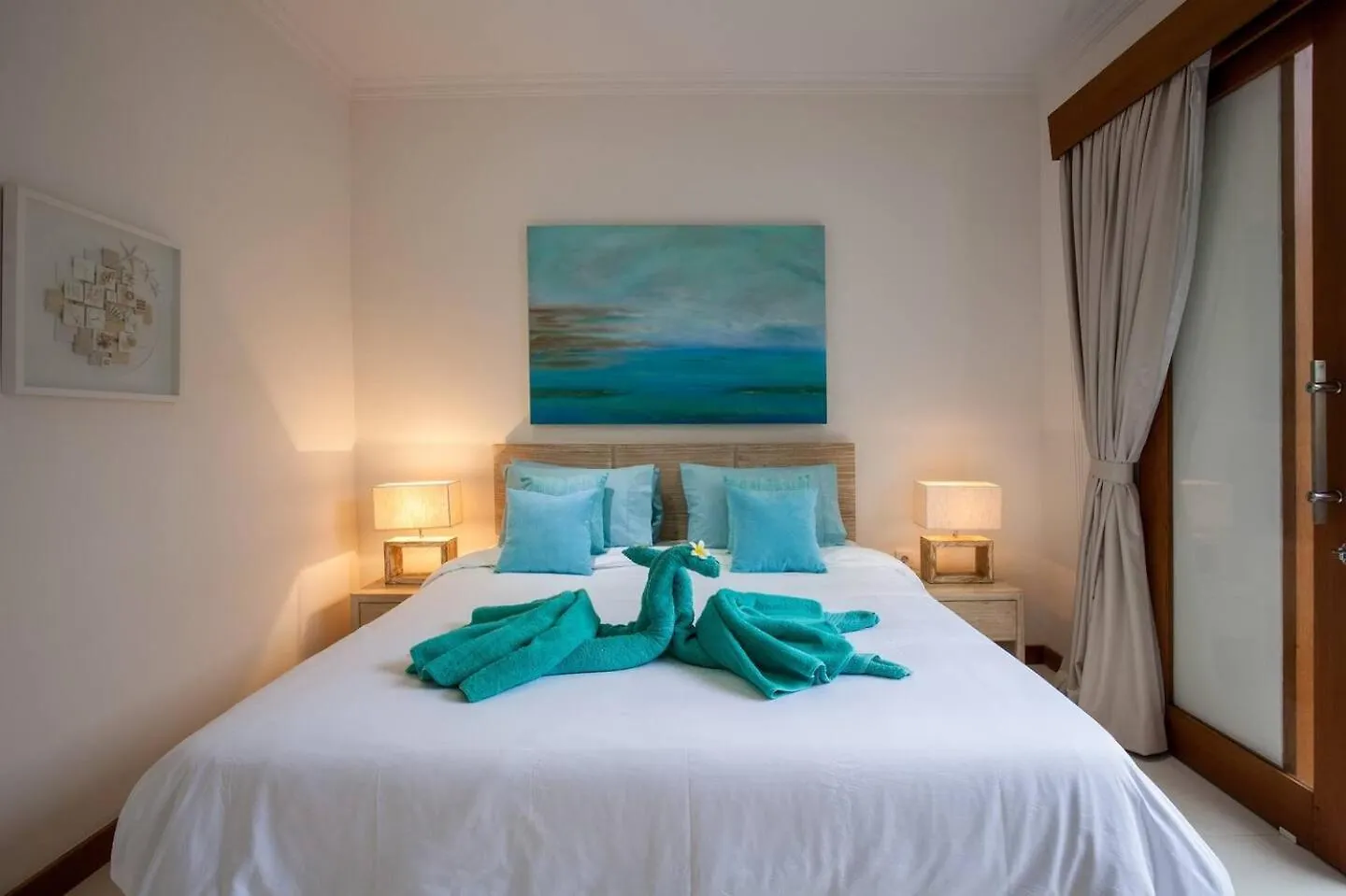 Villa Central Seminyak, 3Br, Ensuites, Sleep 6, Peaceful