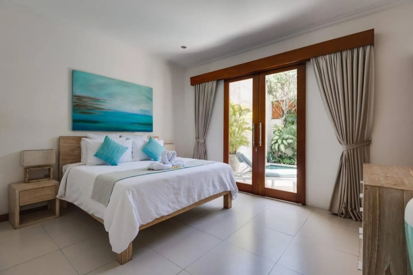 Central Seminyak, 3Br, Ensuites, Sleep 6, Peaceful Indonesia