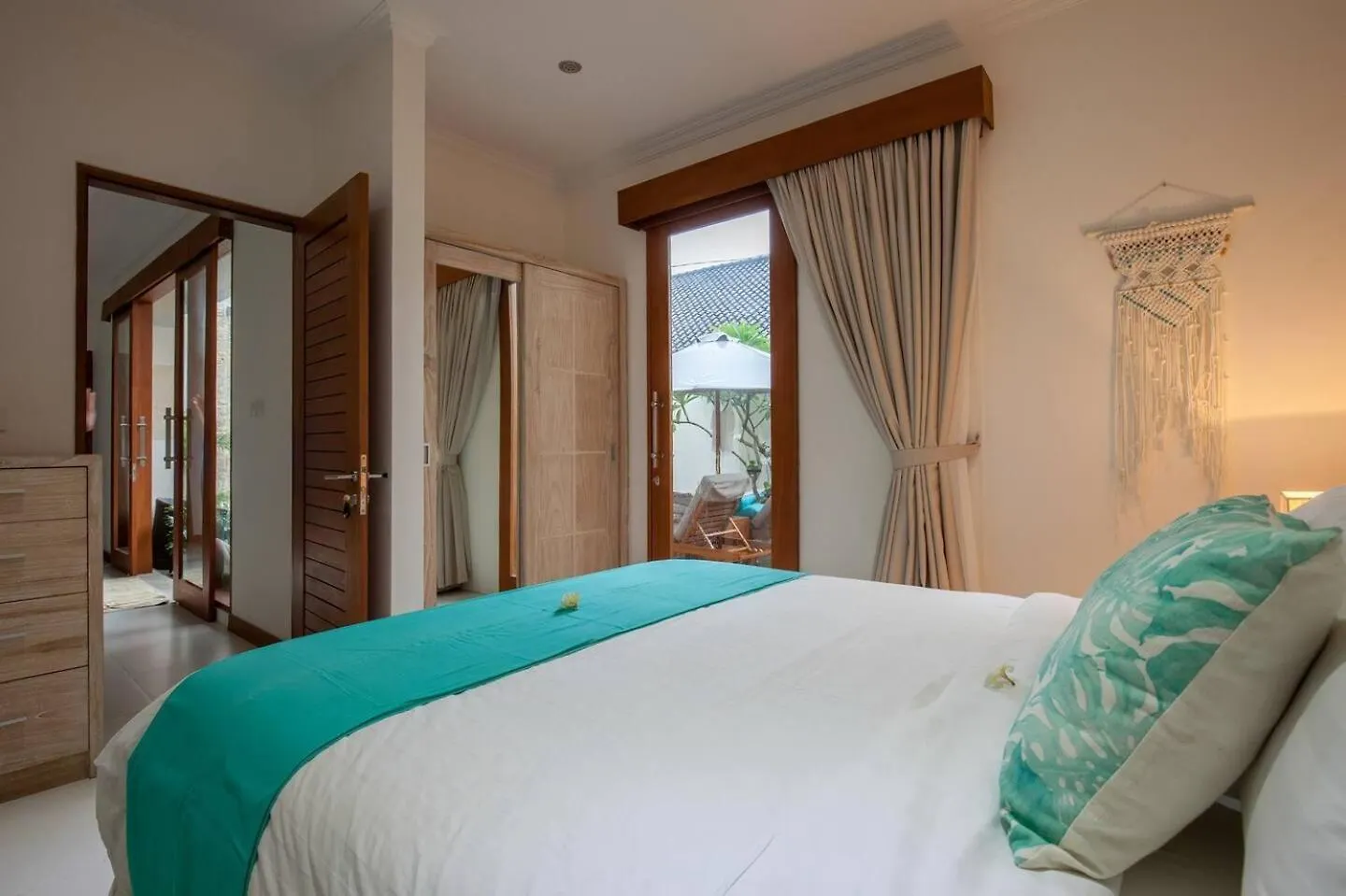 Central Seminyak, 3Br, Ensuites, Sleep 6, Peaceful 0*, Seminyak (Bali)