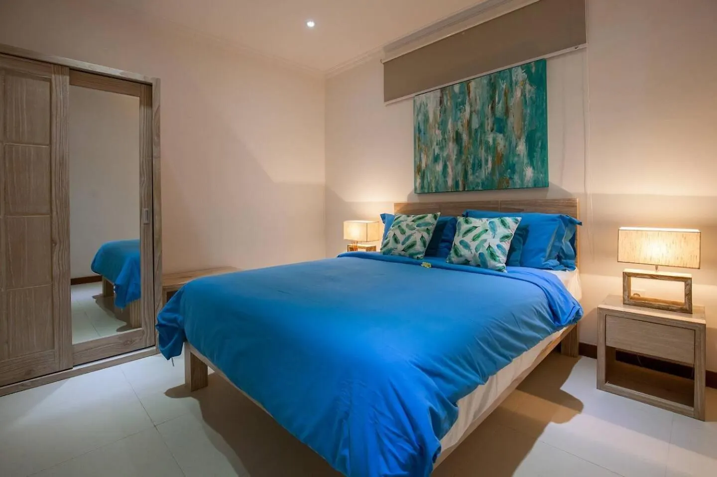 Central Seminyak, 3Br, Ensuites, Sleep 6, Peaceful Villa