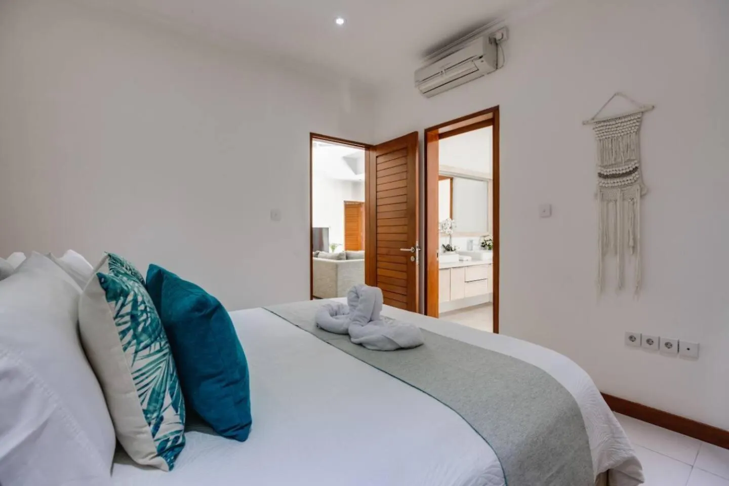 Central Seminyak, 3Br, Ensuites, Sleep 6, Peaceful 0*, Seminyak (Bali) Indonesia