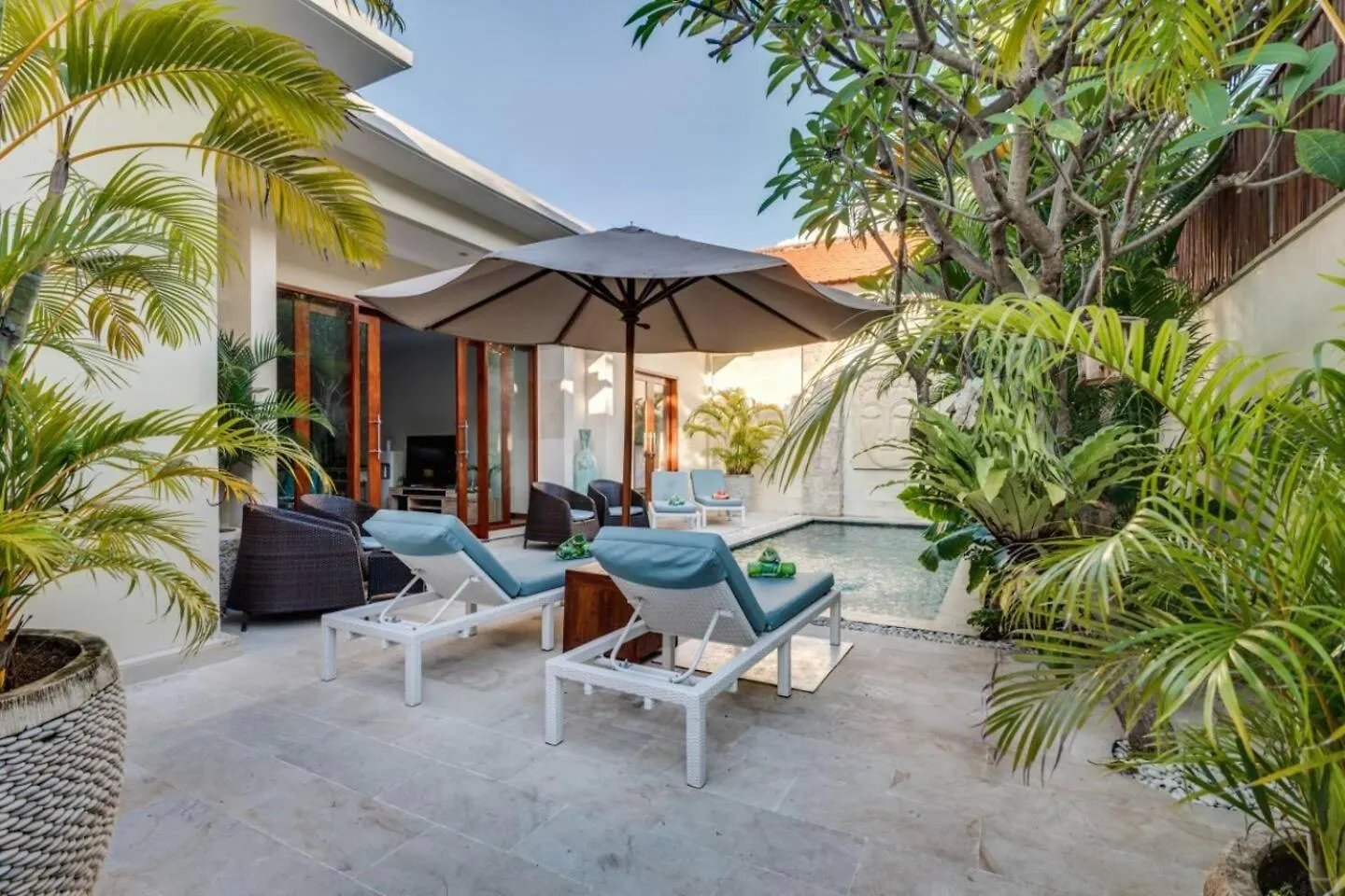 Central Seminyak, 3Br, Ensuites, Sleep 6, Peaceful Villa Seminyak (Bali)