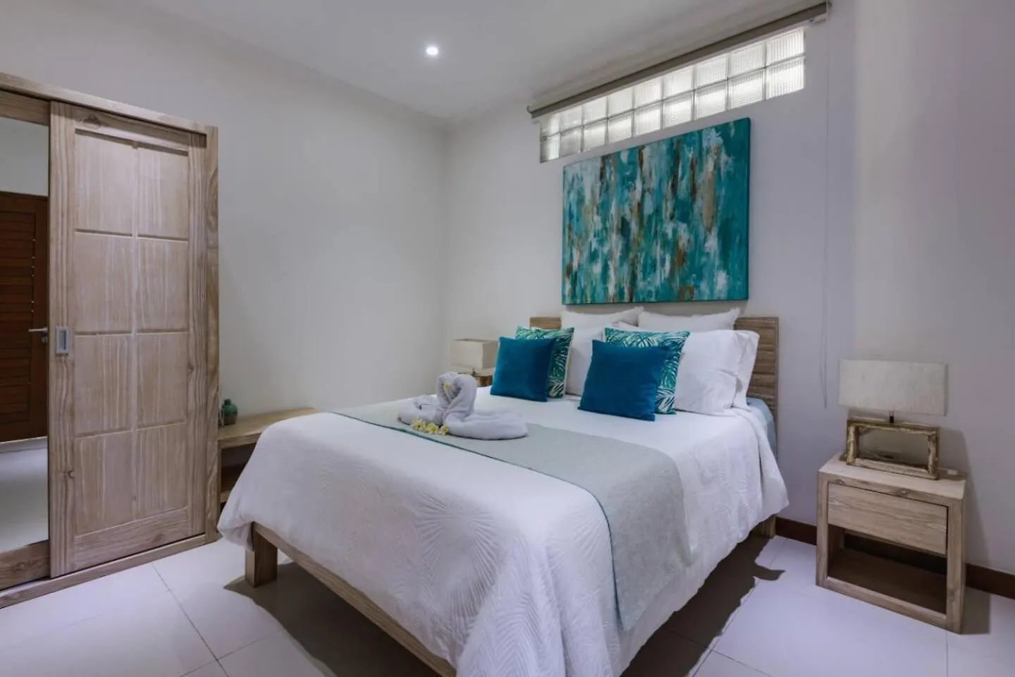 Central Seminyak, 3Br, Ensuites, Sleep 6, Peaceful Seminyak (Bali)