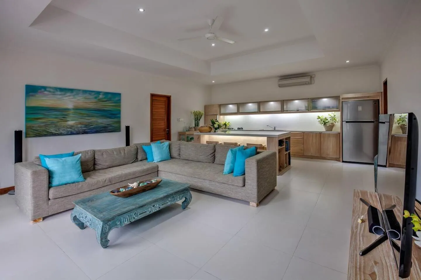 Villa Central Seminyak, 3Br, Ensuites, Sleep 6, Peaceful